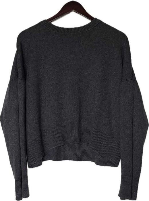 Сірий светр від бренду DiaDia