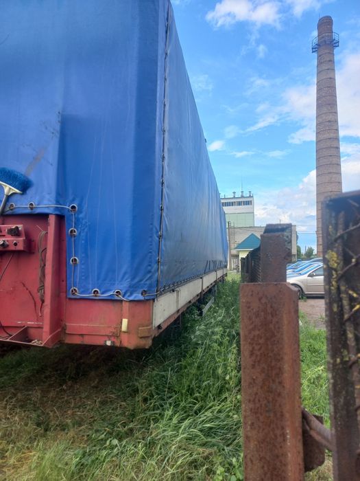 Вантажний напівпричіп