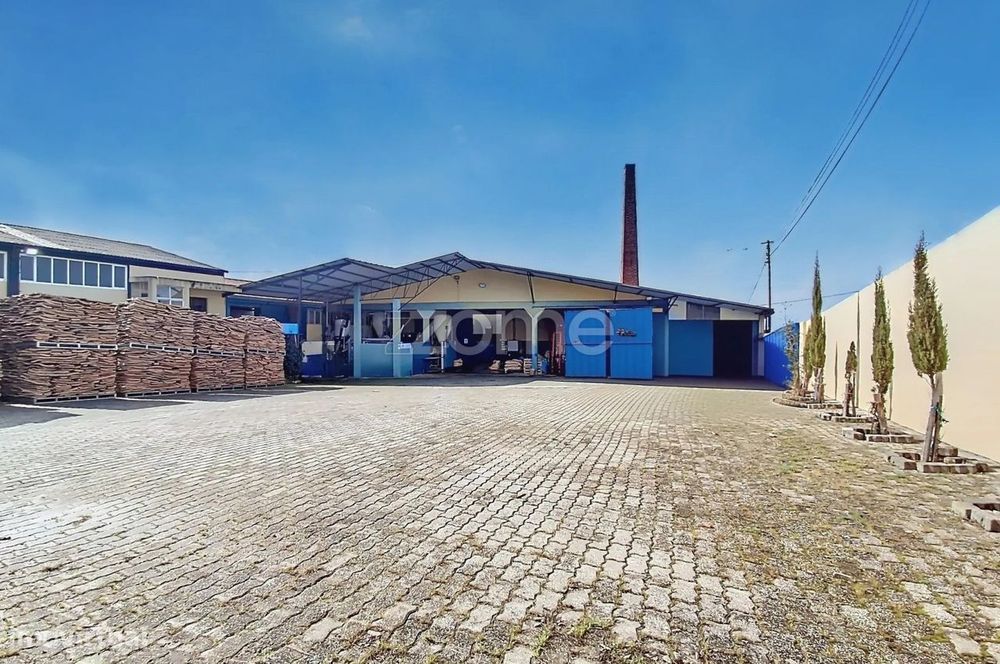Armazém Industrial com 3.200 m² de Terreno | Acessos A1 e A29