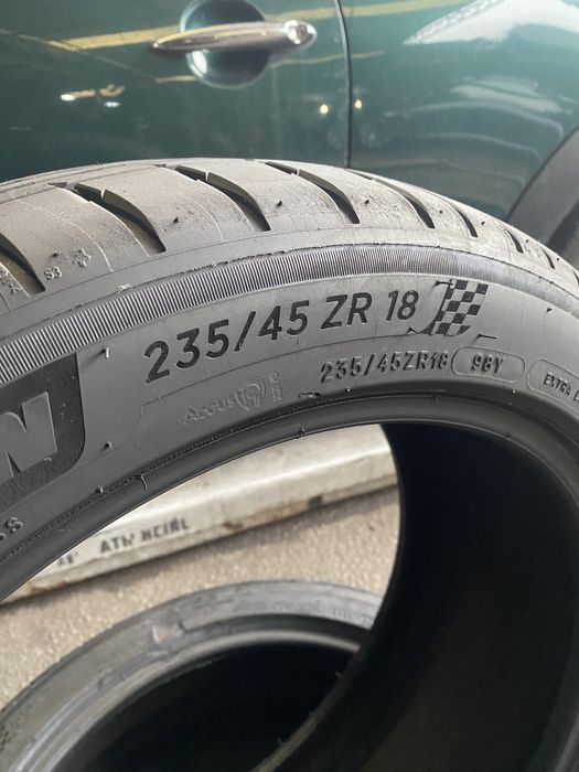 Pneus Semi-Novos 235/45/18 Michelin Pilot Sport 4