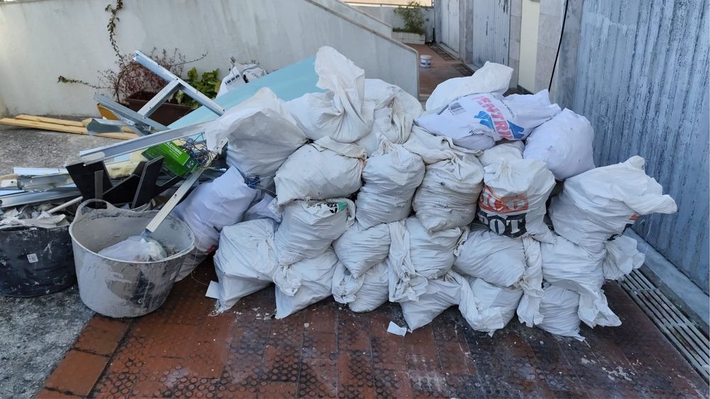 Recolhas madeiras e entulhos