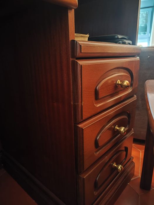 Secretária de madeira maciça