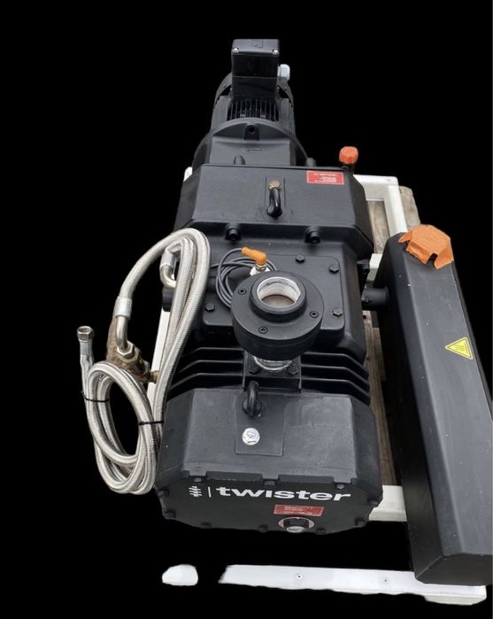 Pompa próżniowa śrubowa CNC suszarnia Gardner Denver TWISTER S-VSI 100