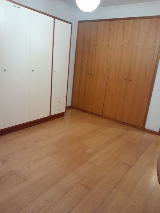 Aluga-se Apartamento T-2