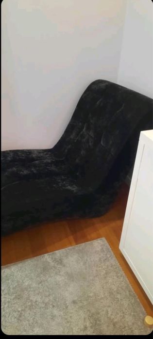 Poltrona em veludo preto