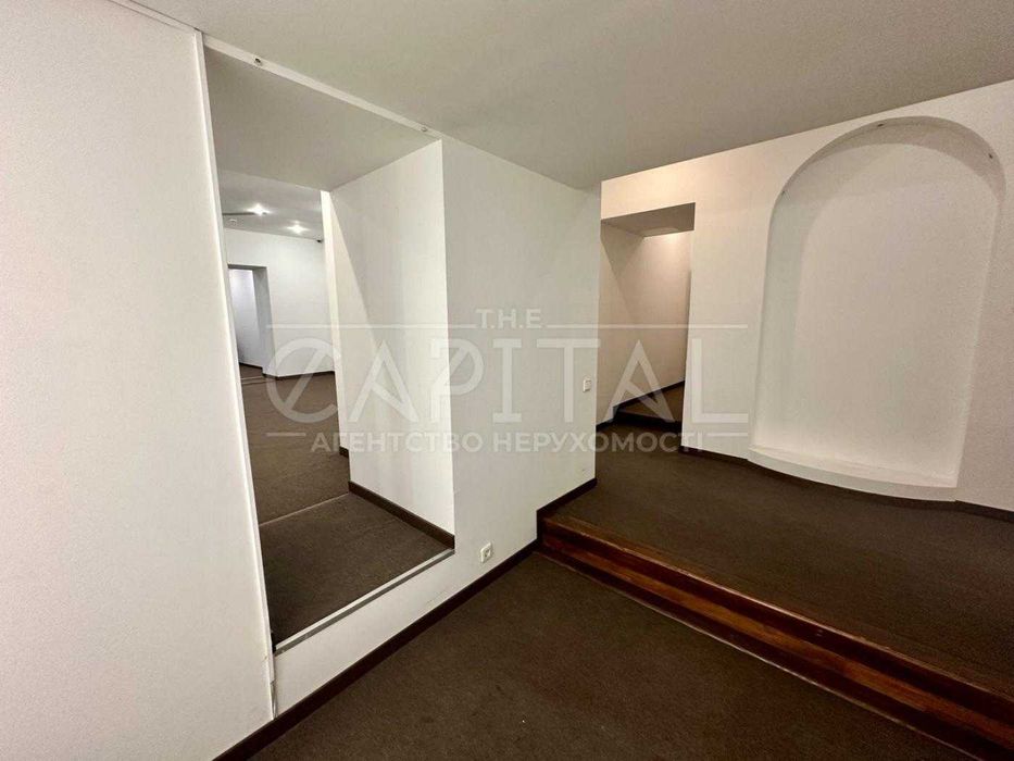 Продаж фасадного приміщення Грушевського Печерськ Центр метро Київ