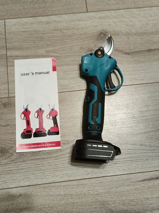 Акумуляторний секатор 18-21 V .