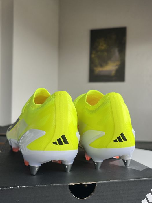 Żółte korki adidas