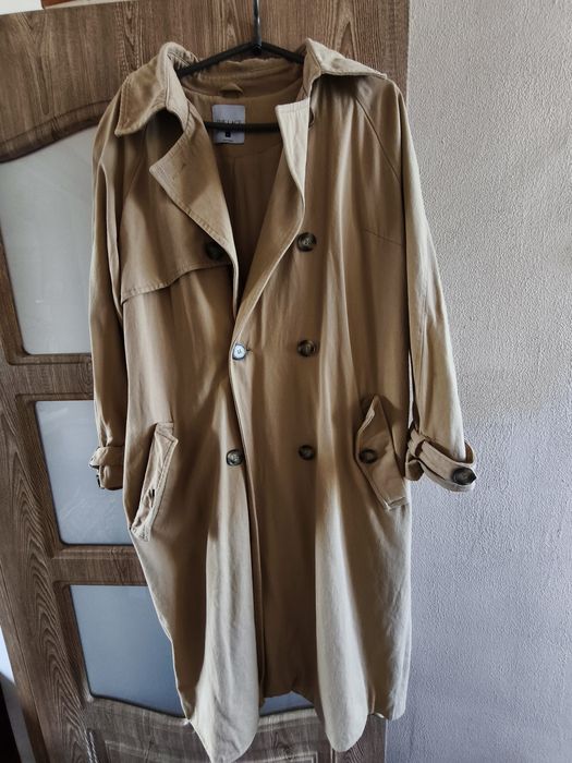 Продам бежевый  тренч .