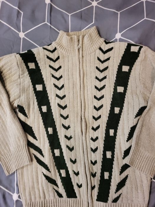 Rozpinany sweter w rozmiarze M/L