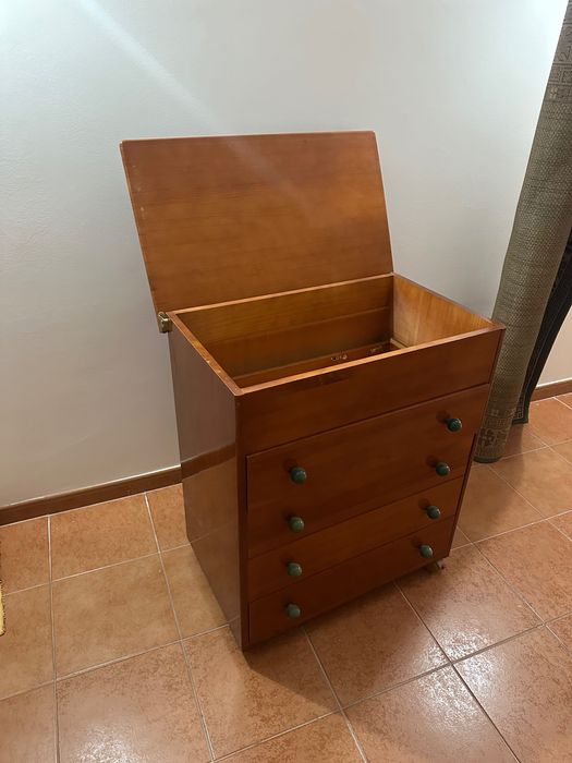 Cómoda antiga madeira