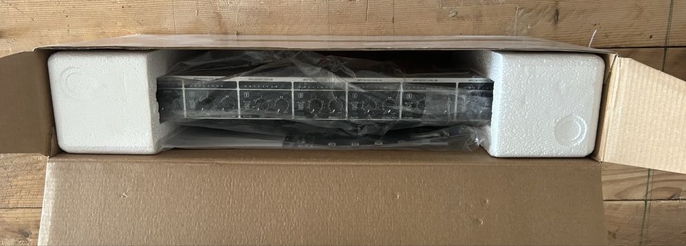 Behringer ULTRALINK PRO MX882 – Splitter/Mixer 8 Canais – Impecável