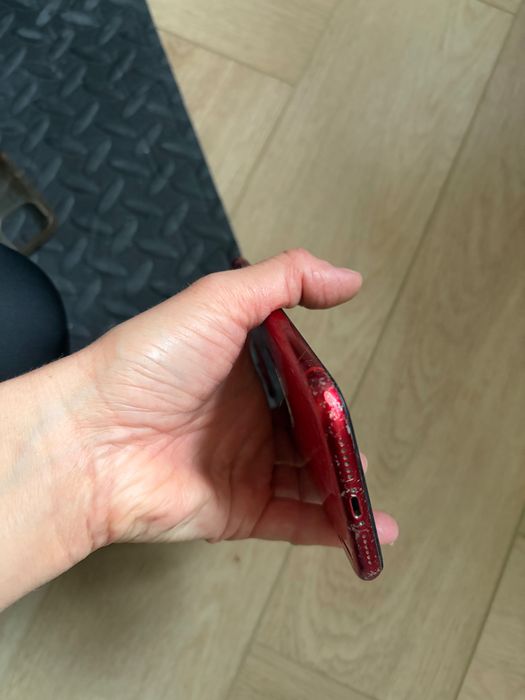 Używany IPhone 11 czerwony