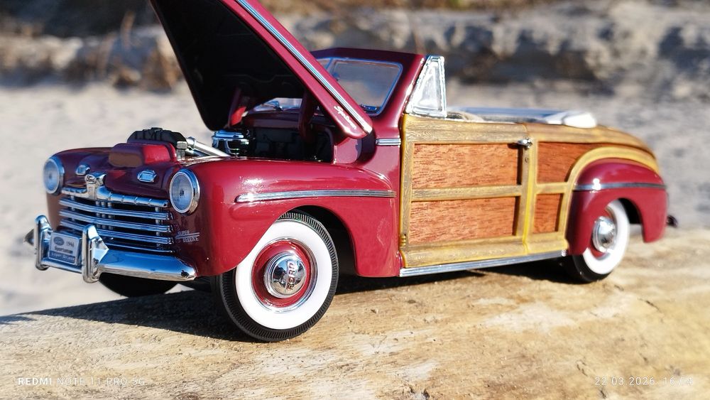 Ford sportsman 1:18