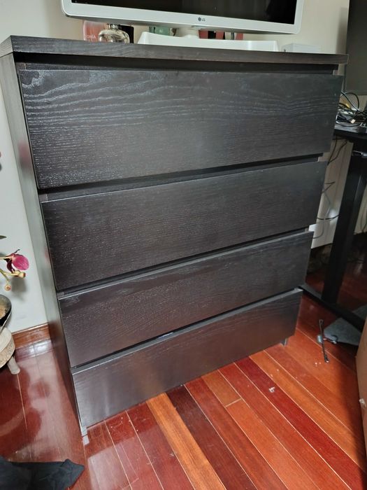 Quarto completo de casal - Cama, estrado, colchão, 2 mesinhas de cabeceira, camiseiro e candeeiros - Baixa de preços