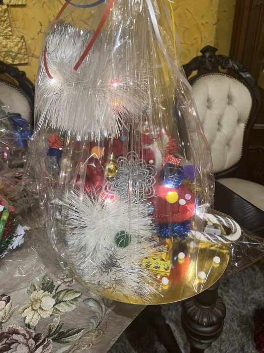 Цікаві, яскраві, новорічно-різдвяні подарунки з цукерок