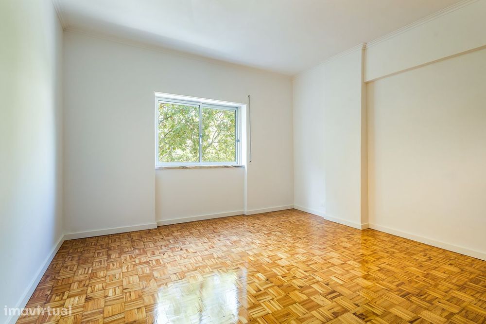 Apartamento T2 para Arrendamento | Largo Padre Américo, Massamá