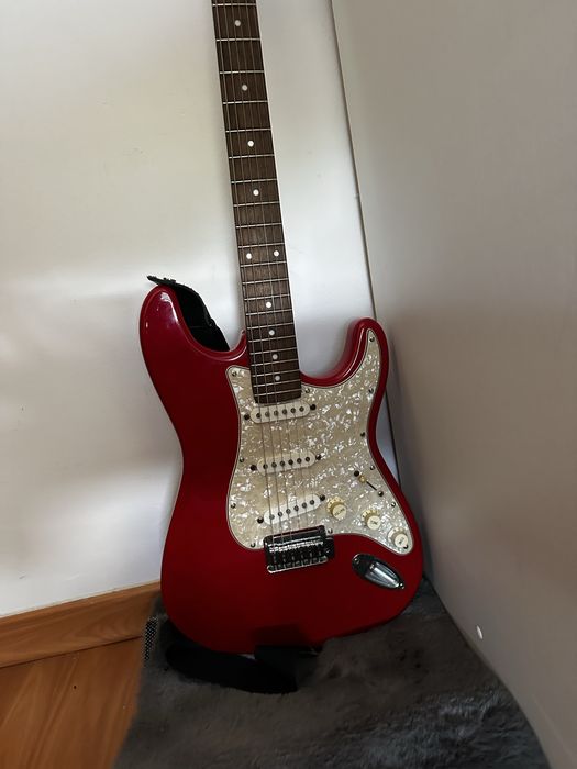 Guitarra Cort Stratocaster em perfeito estado maravilhosa