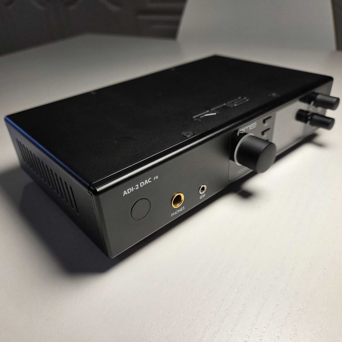 RME ADI-2 DAC FS (akm)