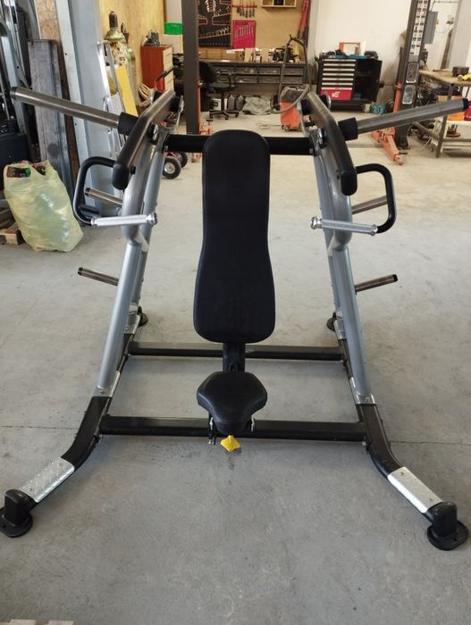Maszyna hammer na barki shoulder press BH Fitness