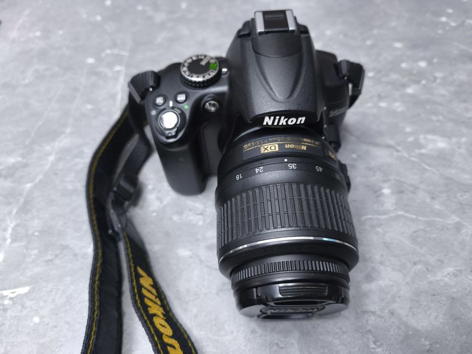 Nikon D5000 Kit з об'єктивом AF-S DX NIKKOR 18-55mm f/3.5-5.6G VR II