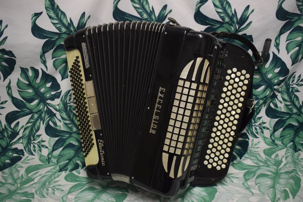 Acordeao Excelsior Com Sistema Midi a Fonsionar,N 184