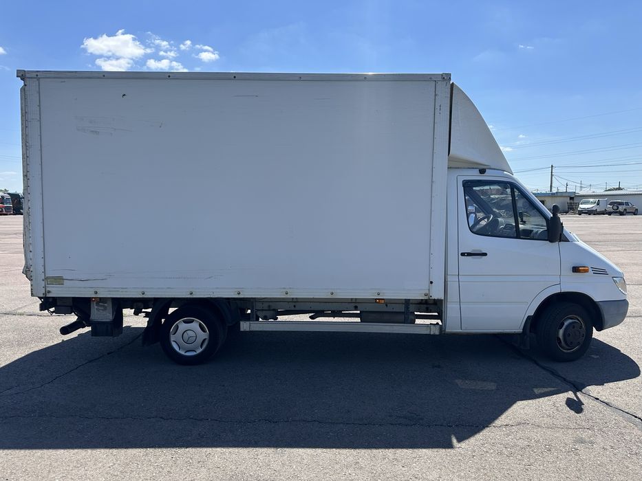 Вантажний автомобіль SPRINTER 413 2000 рік