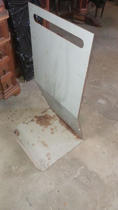 Suporte para lenha em chapa.