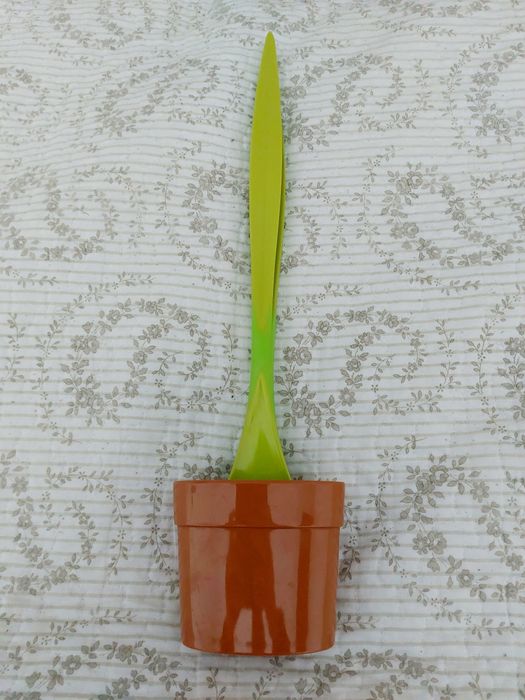 Colheres de salada com  suporte / molheira " Black + Blum " novo