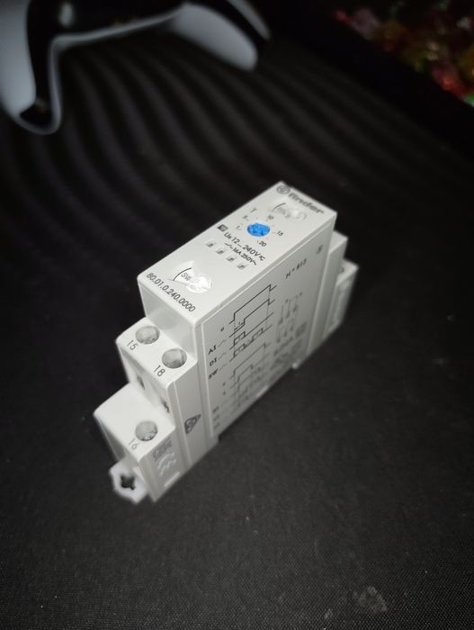 przekaźnik czasowy Finder 80.01.0.240.0000