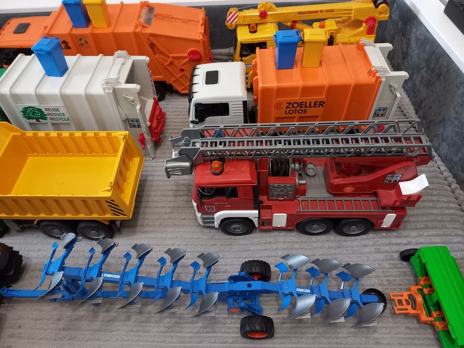 Великі машинки Bruder