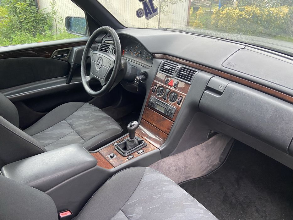 Mercedes-Benz E220 W210