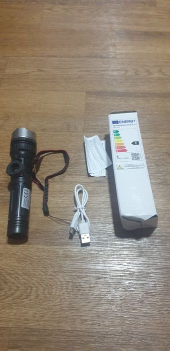 Продам отличный тактический фонарь