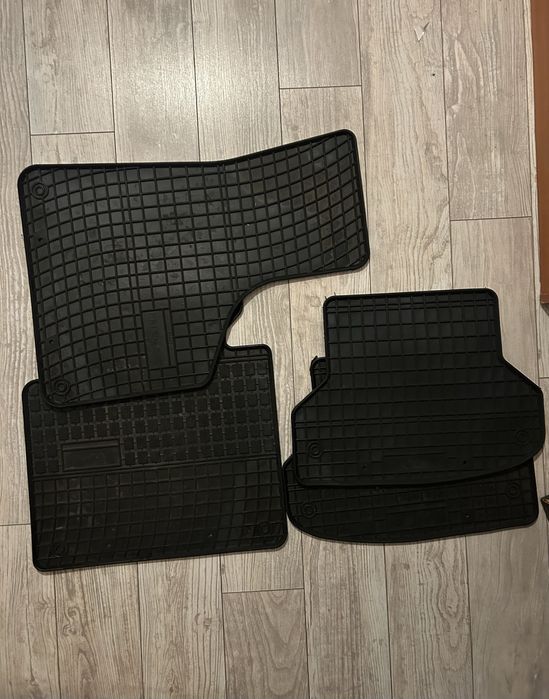 Zestaw gumowych dywaników VW