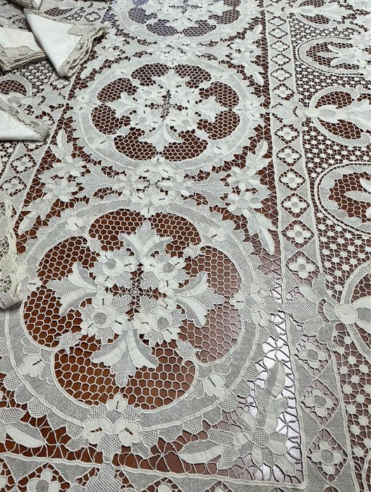 Toalha exclusiva de luxo bordada á mão Renda Veneziana de Burano,2,60x1,65-NOVA