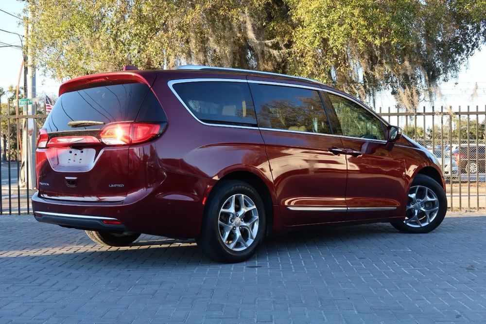 Chrysler Pacifica Prześliczna LIMITED / 3,6L / 287KM / kamery 360 / zadbana / serwis ASO