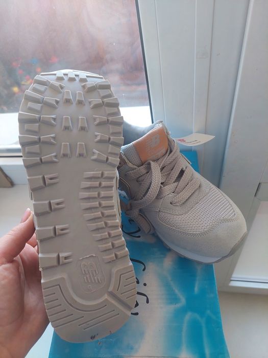 Продам кроссовки новые