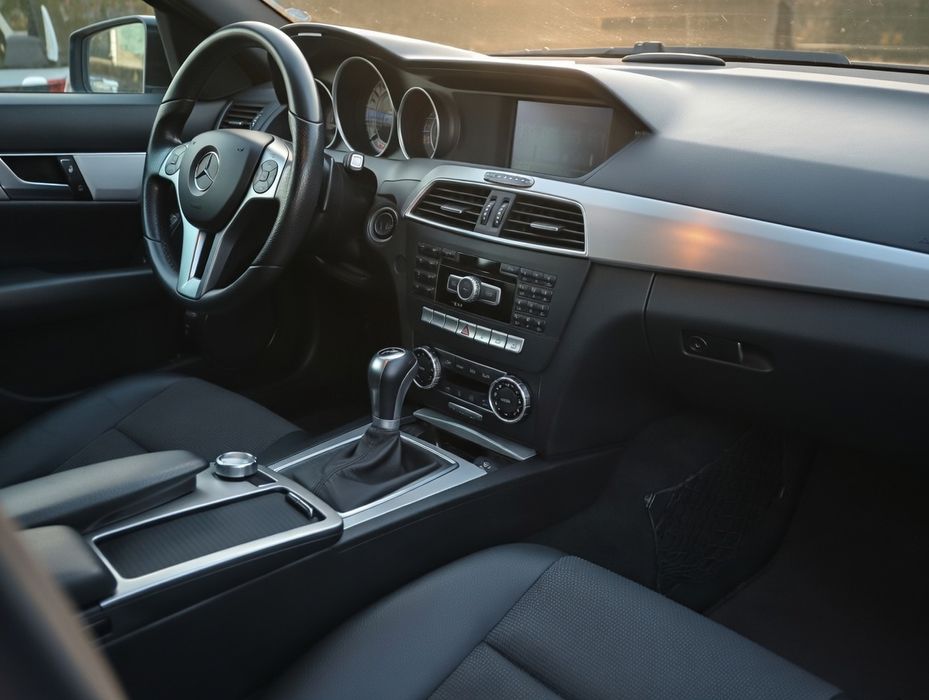 Mercedes C220 AMG  (Posso tratar de financiamento)