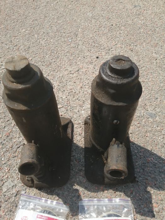 Гідравлічний домкрат на 5 тон