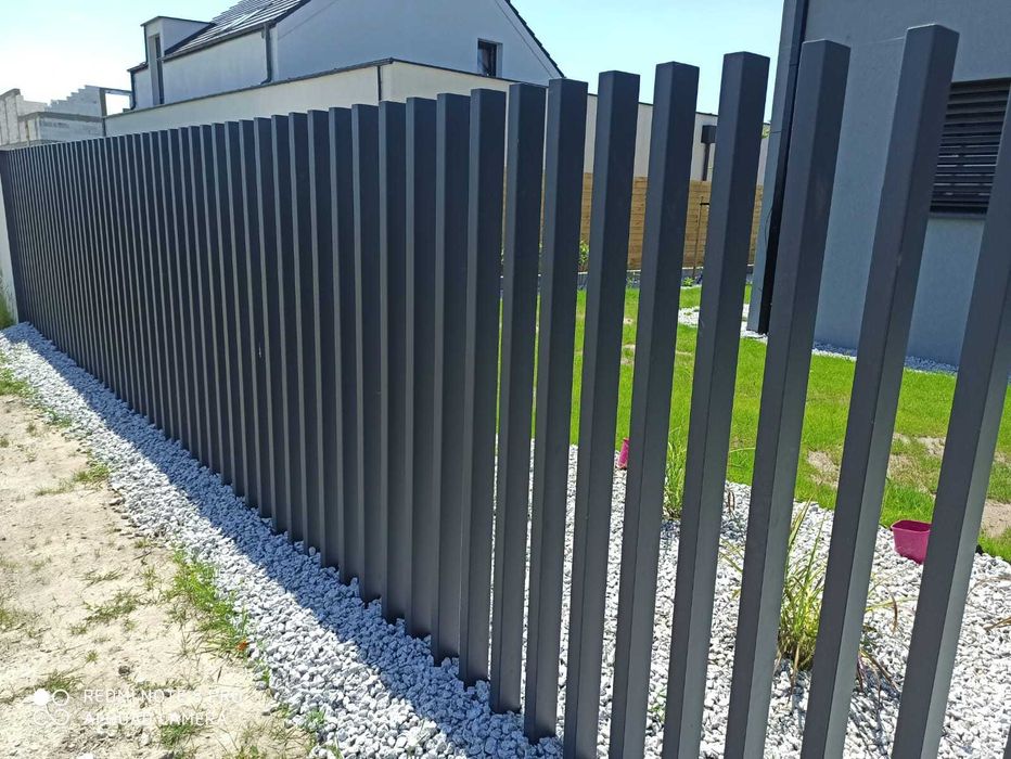 .. Ogrodzenie nowoczesne, palisada pionowa Aluminium