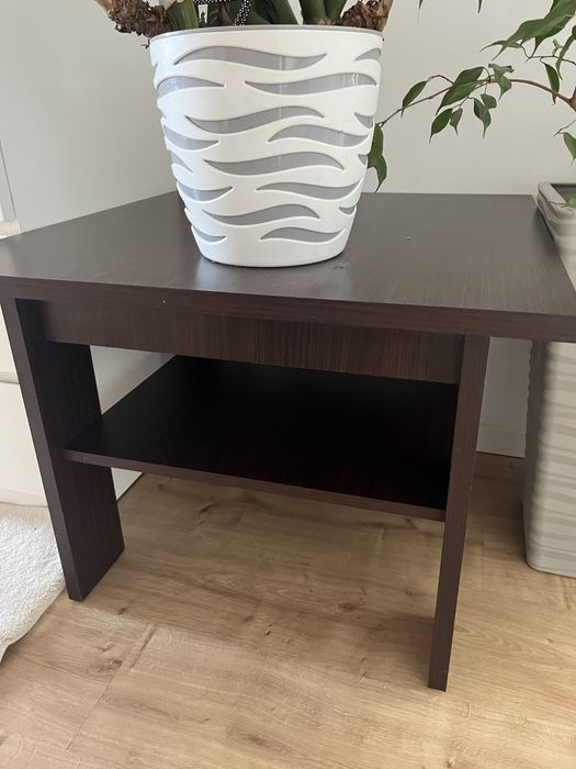 Stolik brązowy ciemny