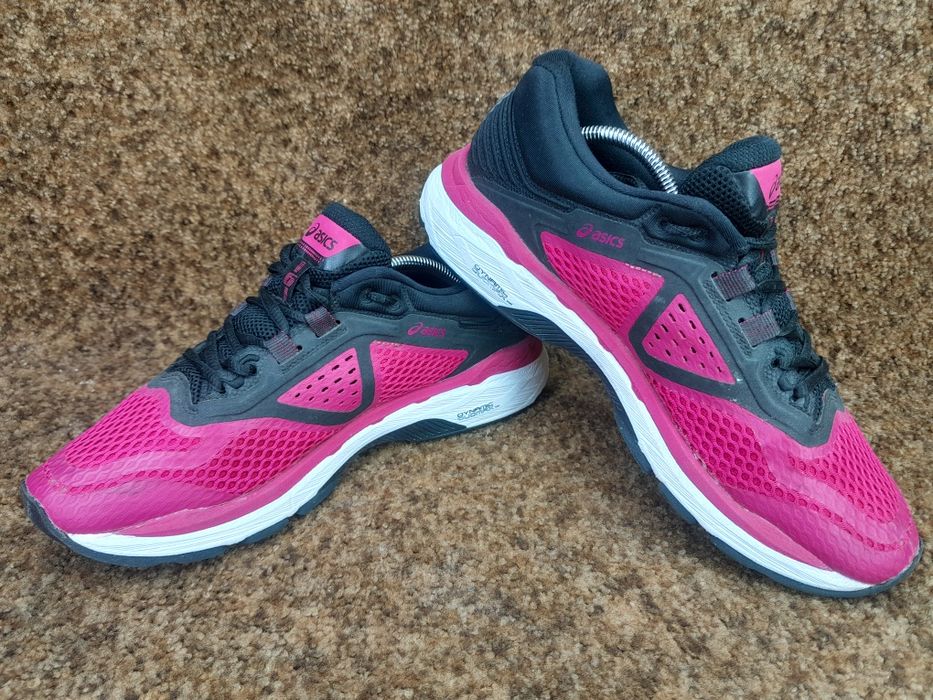 Жіночі бігові кросівки Asics Gel 40 розмір.