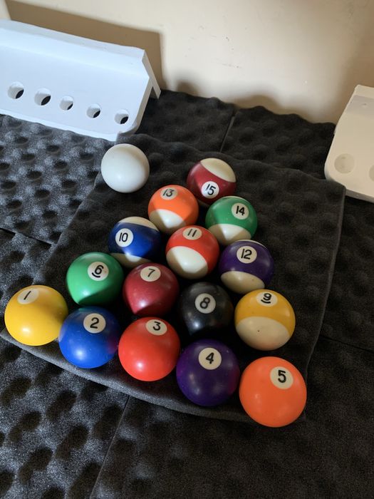 Conjunto completo de bolas de Bilhar / Snooker + Suporte para tacos