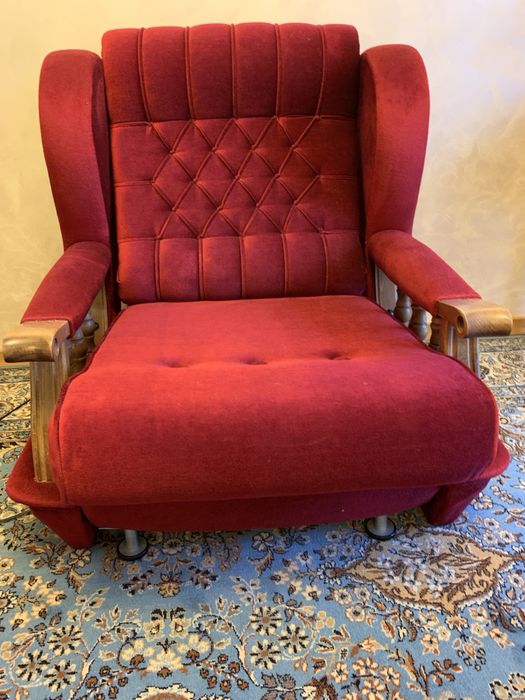 Велюрове крісло відпочинкове