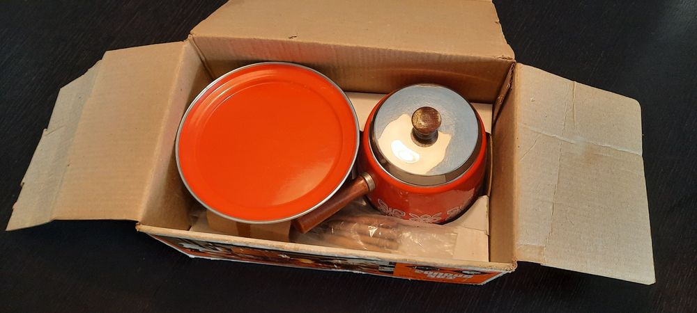 Vintage Fondue Set - Red443309306487121922