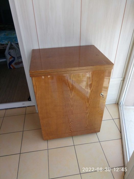 Швейная машина "Чайка" с тумбой