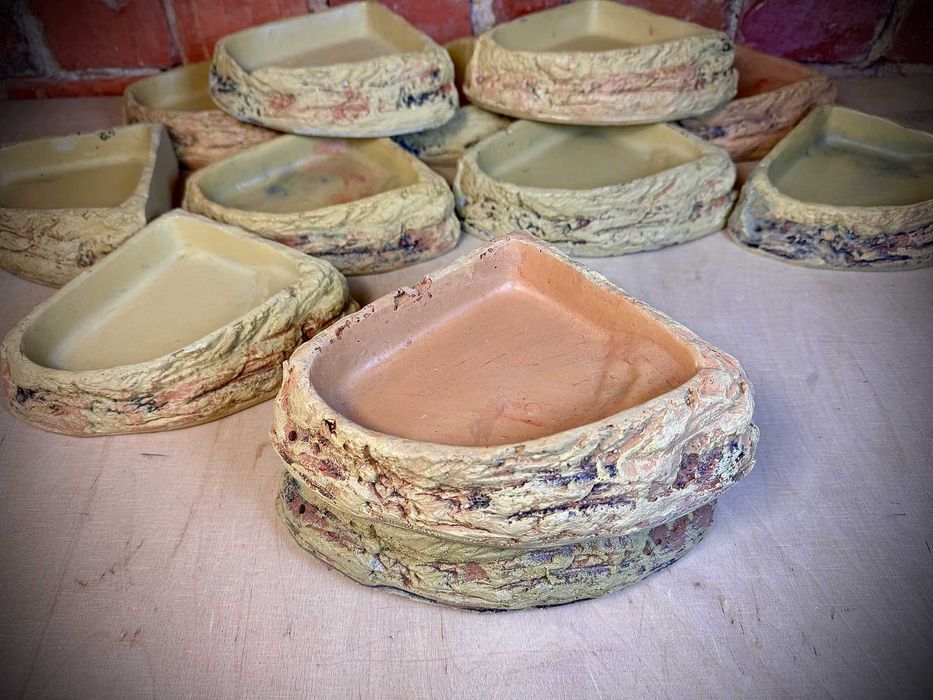 WYPRZEDAŻ  Miski narożne na wodę do terrarium 12 szt.