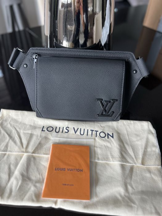 Louis Vuitton Czarna torba Aerogram LV Takeoff Sling Bag