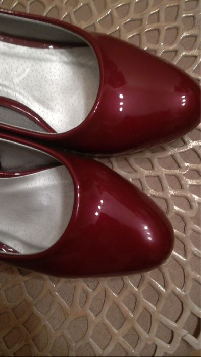 Eleganckie w modnym kolorze bordo