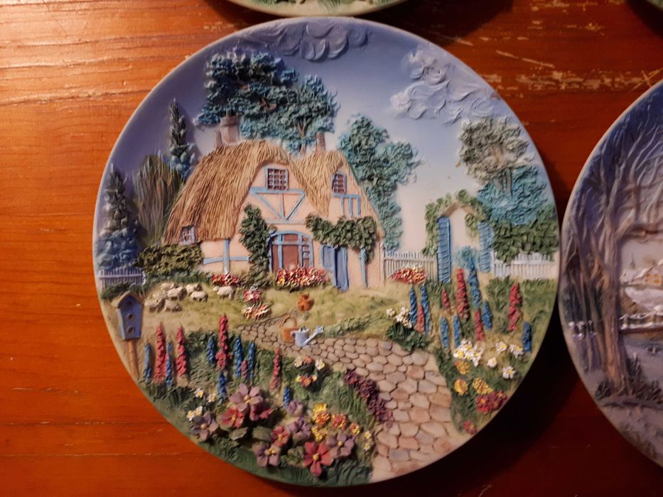 Colecção de 6 quadros redondos em relevo